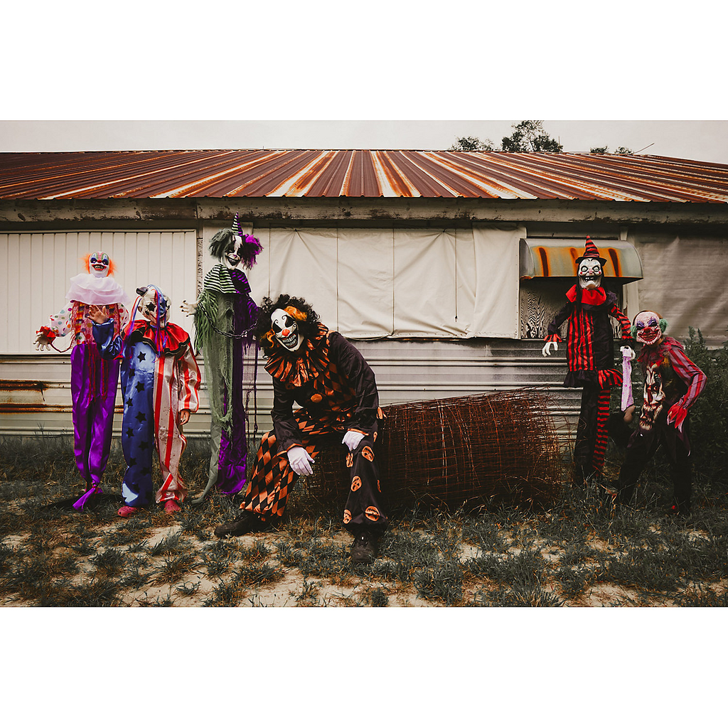 Fun Express Animated Standing Scary Clown Halloween Decoration