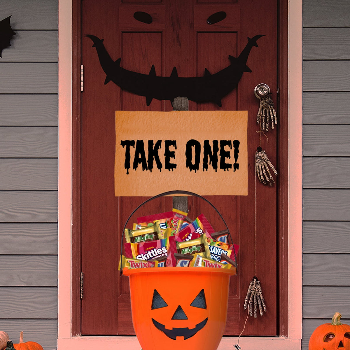 Snickers, Skittles Gummies & More Halloween Candy Variety Pack - 205 Ct Bulk Bag