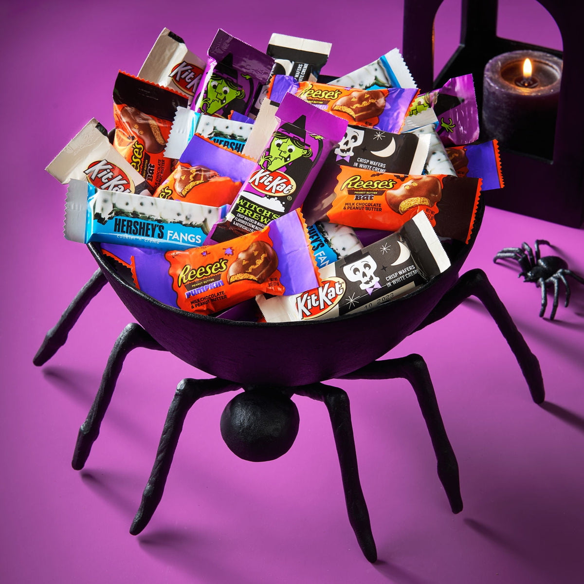 Hershey's, Kit Kat And Reese's Assorted Flavored Snack Size Halloween Candy, Bag 18.41 oz, 35 Pieces