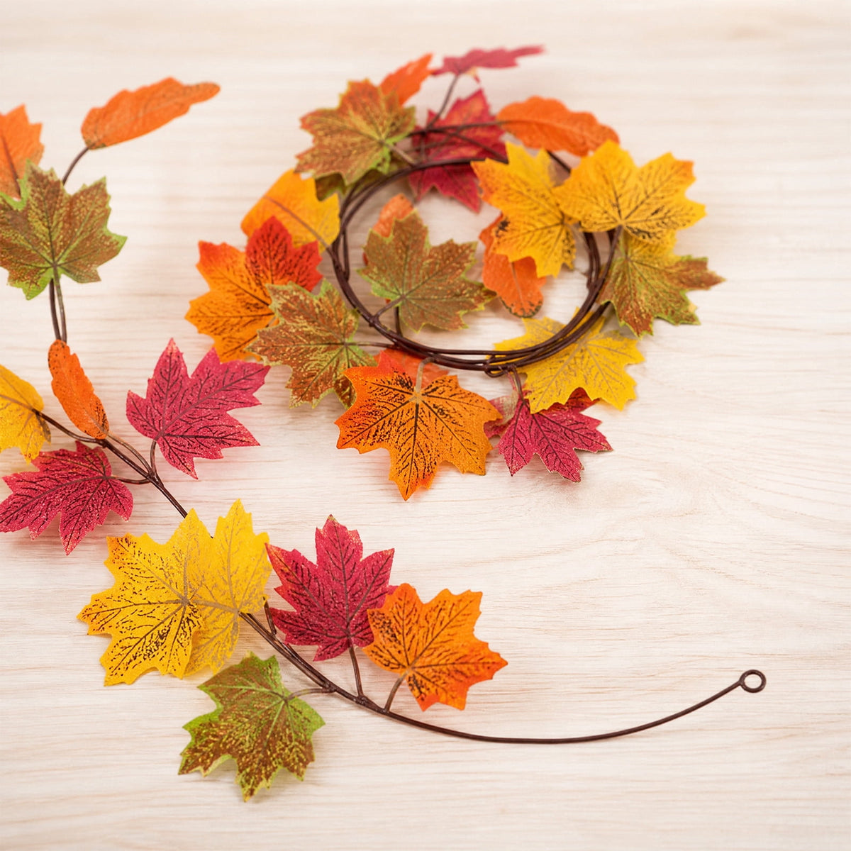 WKSCLPAI Halloween Maple Leaf Garland, Fall Vine Wreaths for Autumn Festivities Decor,Seasonal Garlands for Home,Halloween & Fall Decorations