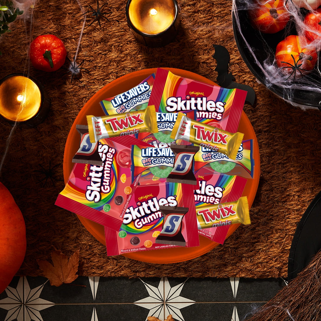 Snickers, Skittles Gummies & More Halloween Candy Variety Pack - 205 Ct Bulk Bag