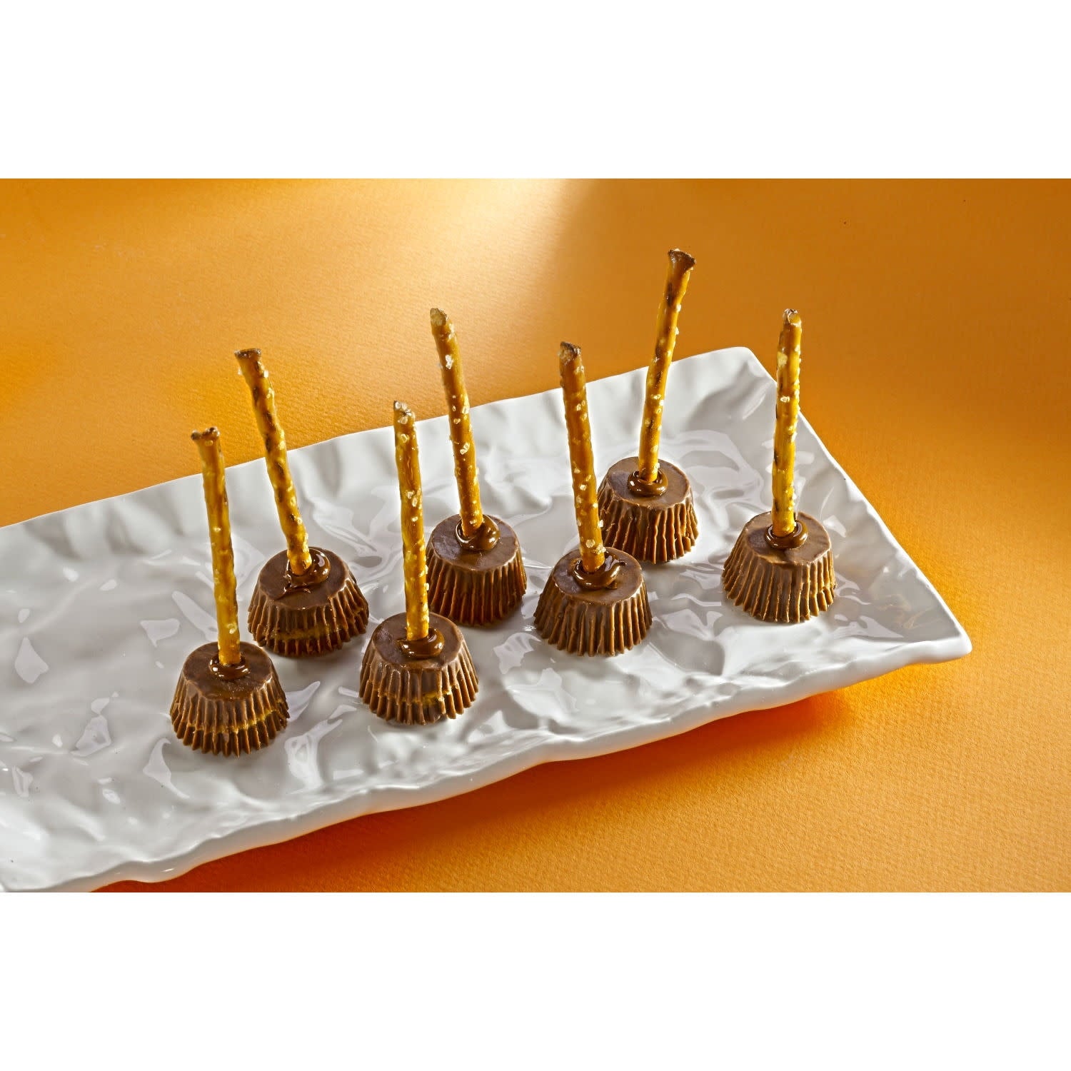 Reese's Miniatures Milk Chocolate Peanut Butter Cups, Fall Candy Bag, 8.9 oz