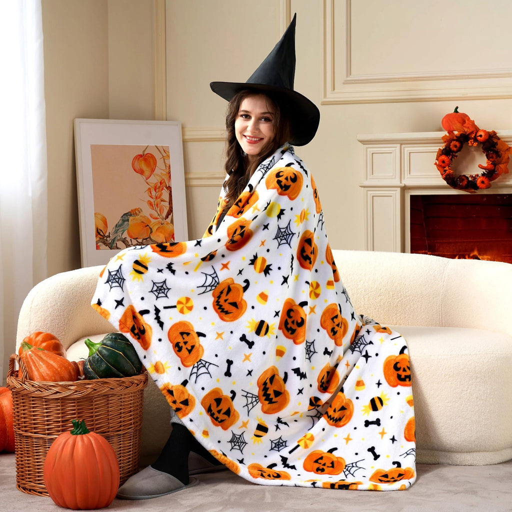 Pink Halloween Throw Blanket for Couch Fleece Halloween Decorations Throw Blankets Lightweight Soft Plush Big Throws and Blankets with Funny Ghost,30x40in