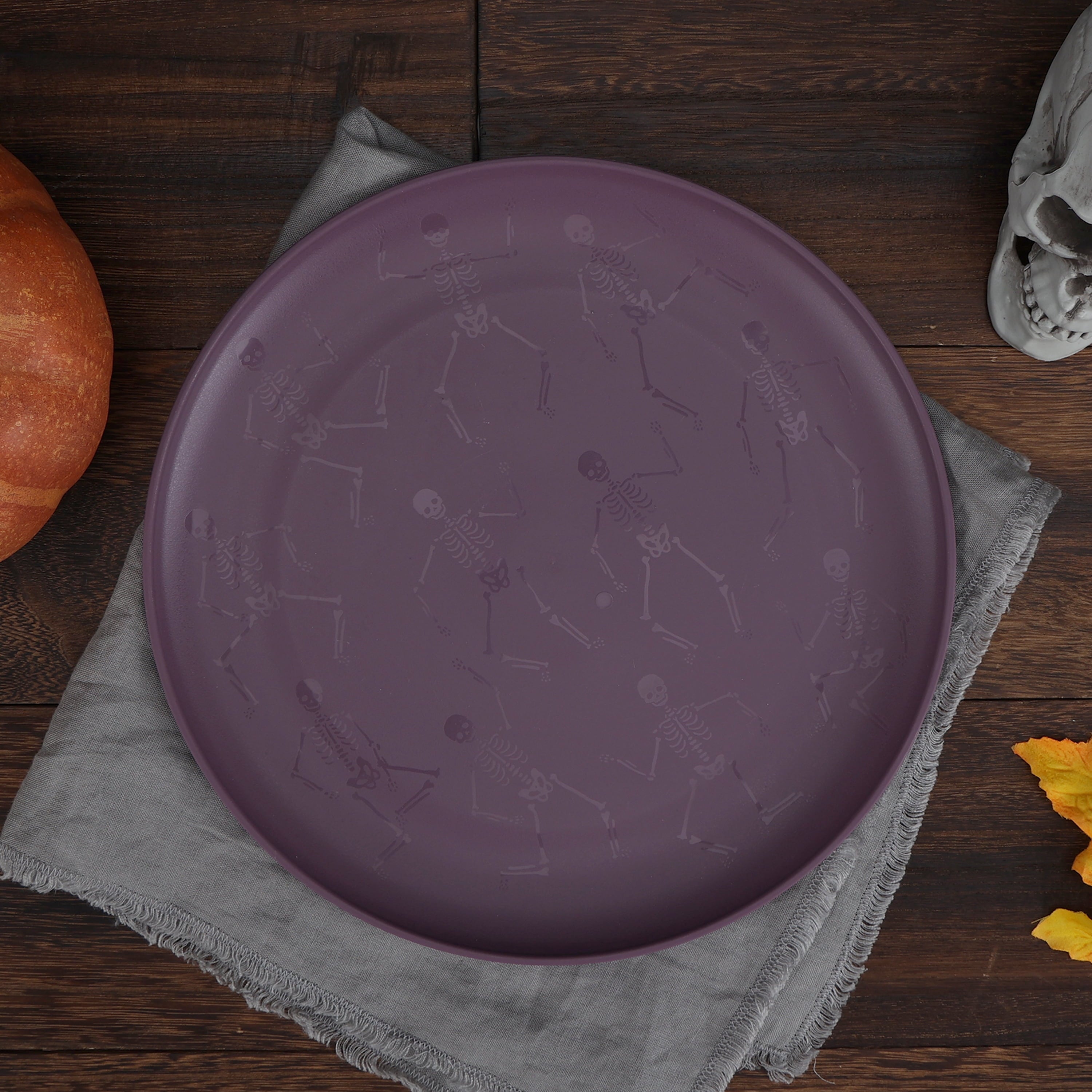 Mainstays 10.5 in Round Plastic Halloween Bats Dinner Plate, Black