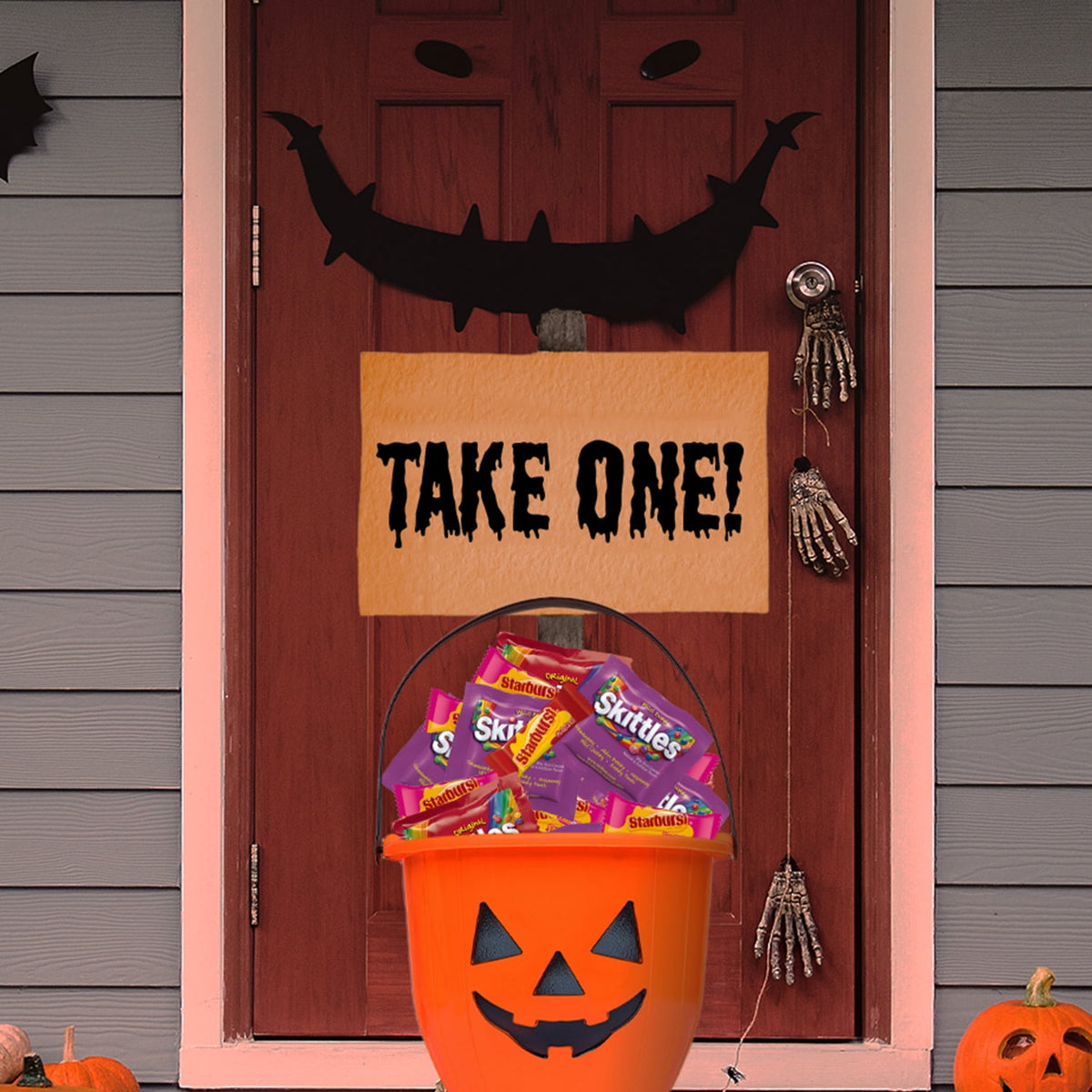 Skittles & Starburst Fun Size Chewy Halloween Candy Variety Pack, 20 Ct Bulk Bag