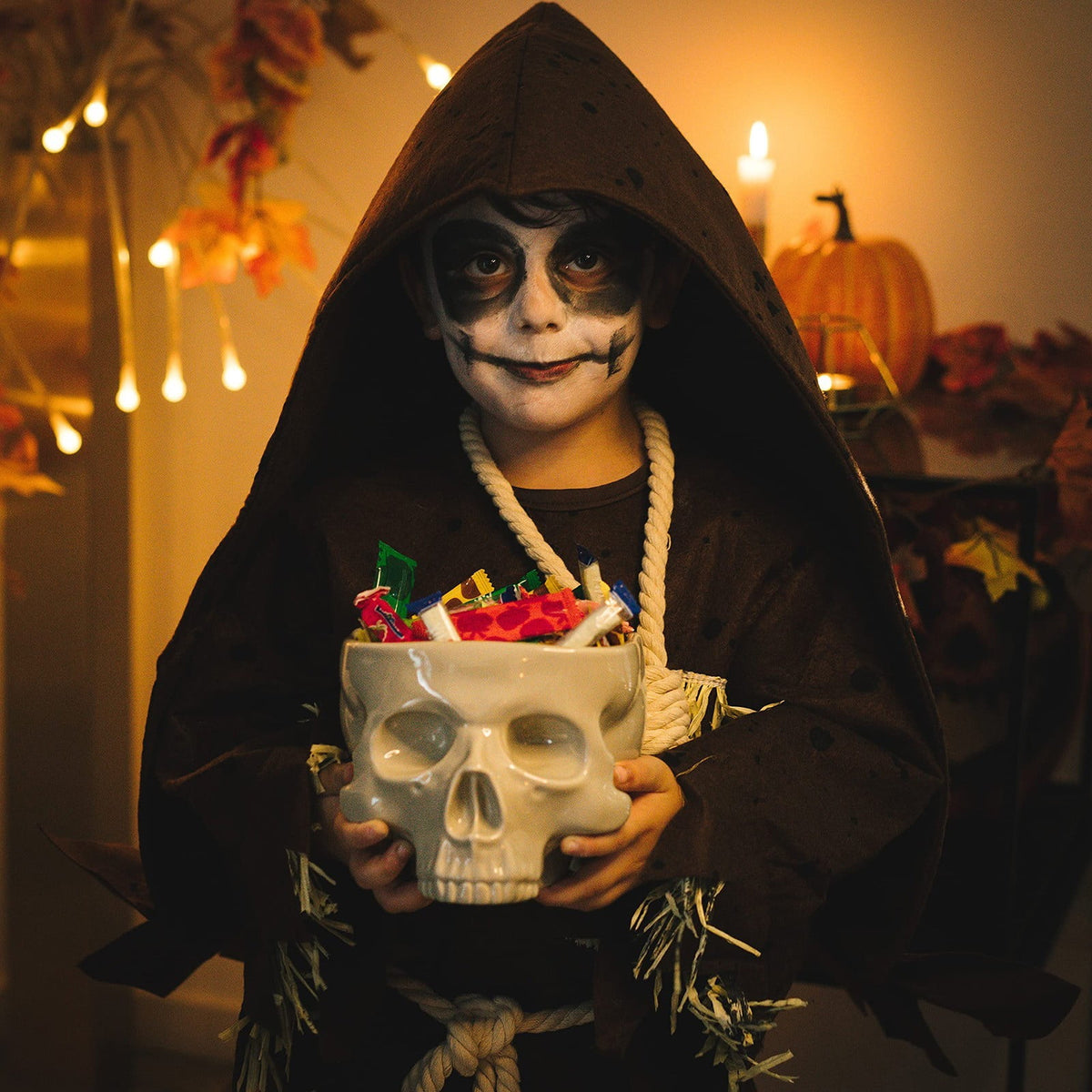 White Ceramic Skull Bowl, Gothic 3D Skull Shaped Serving Bowl, Food Safe Novelty Skull Dinner Bowl for Noodle Salad Snack Halloween Party Home Table Decor