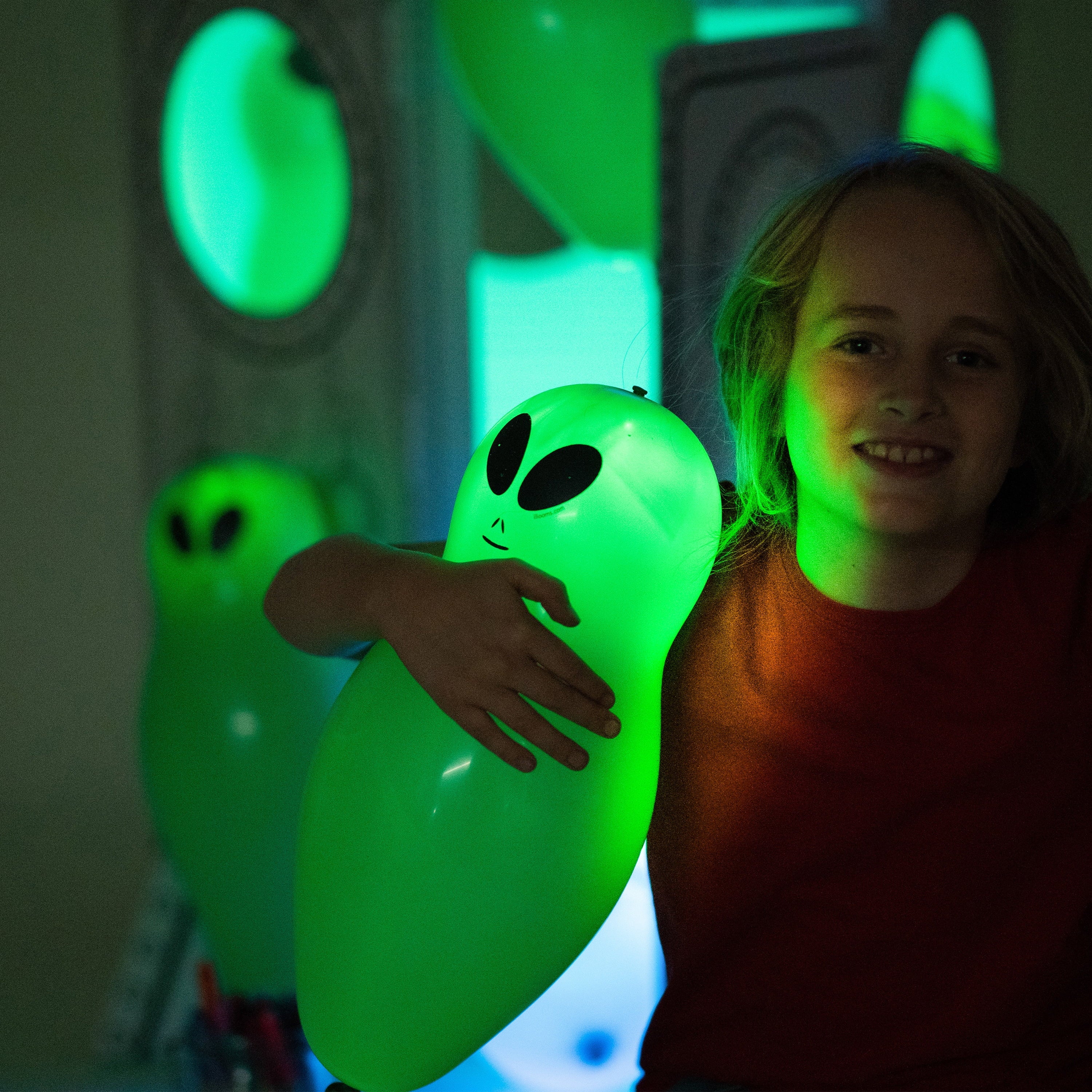 illooms LED Light-Up Latex Alien Party Balloons, Green, 5 pack