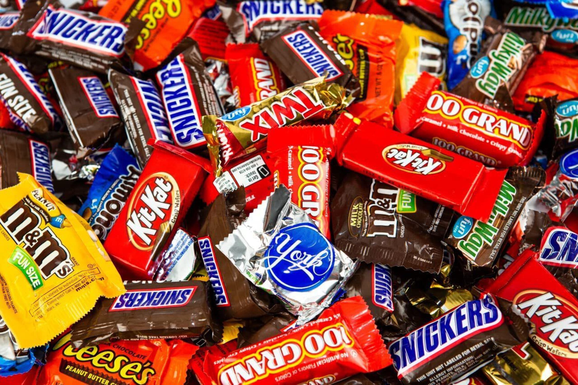 Bulk Chocolate Candy: Individually Wrapped Fun Size Mix for Halloween Trick-or-Treating Easter Eggs Candy Dishes Wedding Size: 3 Pounds