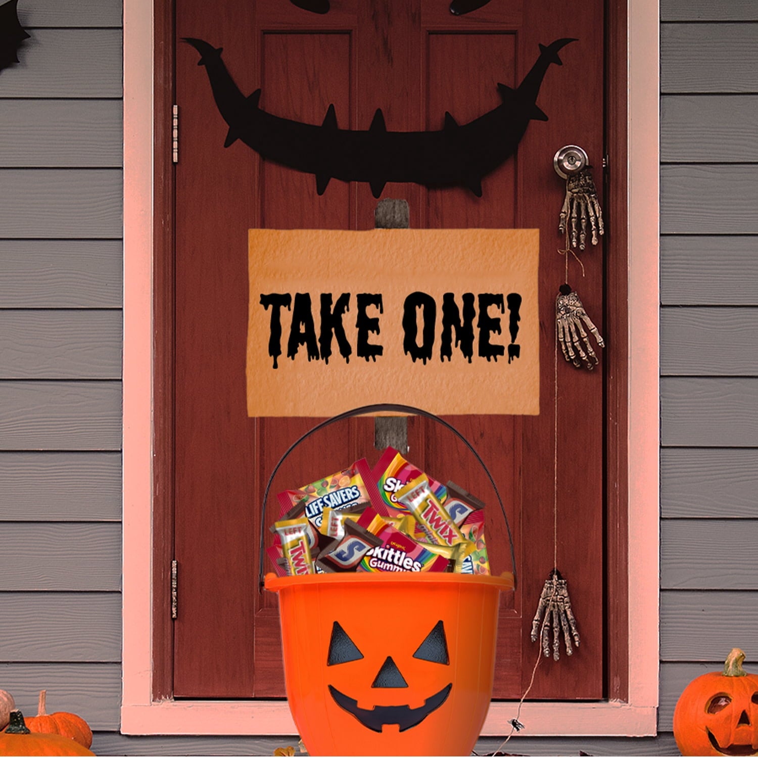 Snickers, Skittles Gummies & More Halloween Candy Variety Pack - 205 Ct Bulk Bag