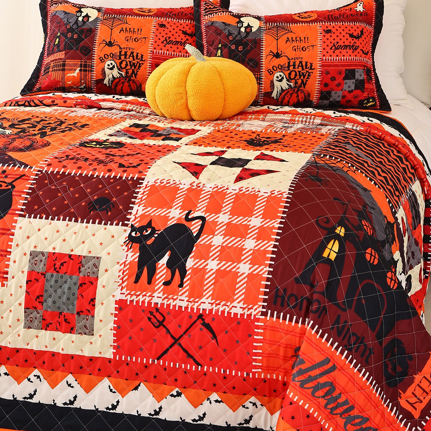 Evenhug Halloween Quilt Set,3-Piece Queen Size Bat Crow Pumpkin Halloween Themed Bedding Set Reversible Coverlet Set with 2 Pillow Shams
