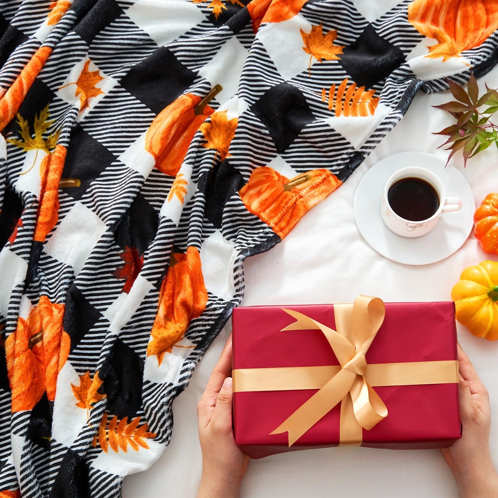 FastXmas Halloween Throw Blanket, 30"x40" Flannel Fleece Pumpkins Maple Checkered Plush Blanket, Soft Lightweight Skin-Friendly Fall Harvest Decorative Throw Blanket for Couch Sofa Bed Outdoor