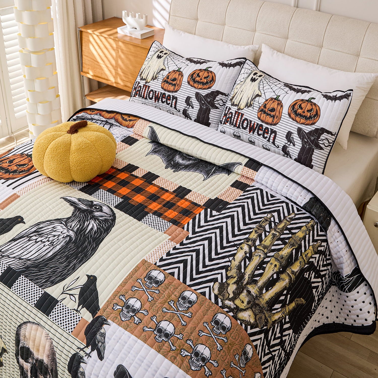 Evenhug Halloween Quilt Set,3-Piece Queen Size Bat Crow Pumpkin Halloween Themed Bedding Set Reversible Coverlet Set with 2 Pillow Shams