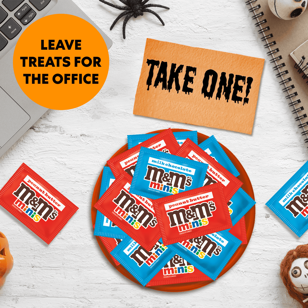 M&M's Minis Fun Size Chocolate Halloween Candy Variety pack, Party Size - 17.67 oz Bulk Bag