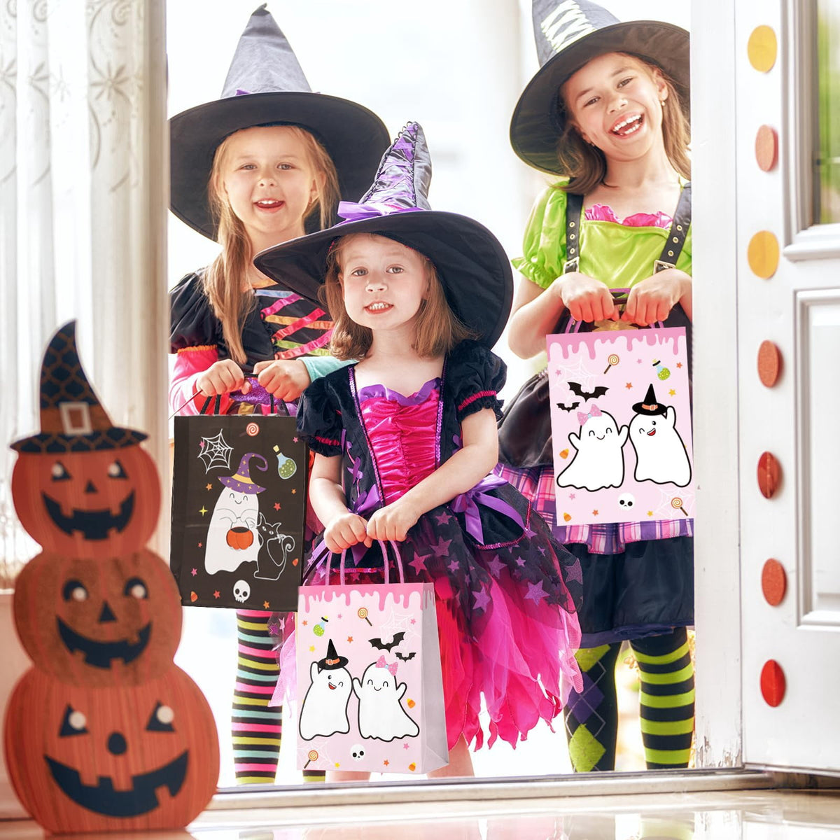 Halloween Cute Ghost Paper Gift Bags with Handles,Trick or Treat Candy Bags for Pumpkin Candy Goodie Present Bags, Festive Halloween Party Favor Bags Gift Holders for Gifts Treats(A)
