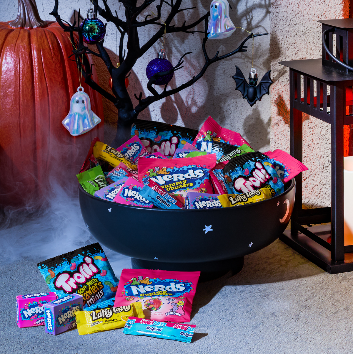 Nerds Core Winners Halloween Trick-or-Treat Variety Bag, NERDS Gummy Clusters, SweeTARTS, Trolli, Laffy Taffy, and NERDS Original, 95 Pieces, 32.71 Ounces