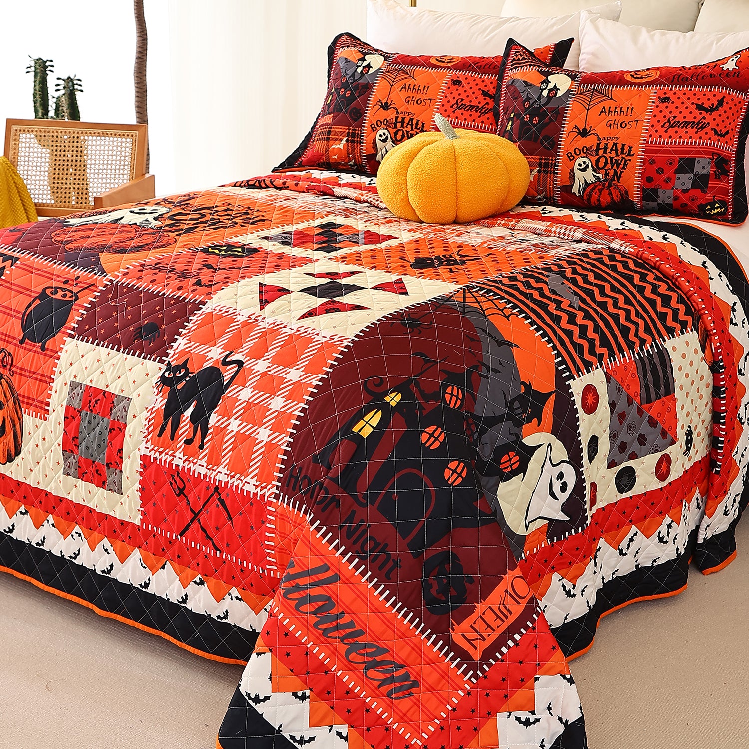 Evenhug Halloween Quilt Set,3-Piece Queen Size Bat Crow Pumpkin Halloween Themed Bedding Set Reversible Coverlet Set with 2 Pillow Shams
